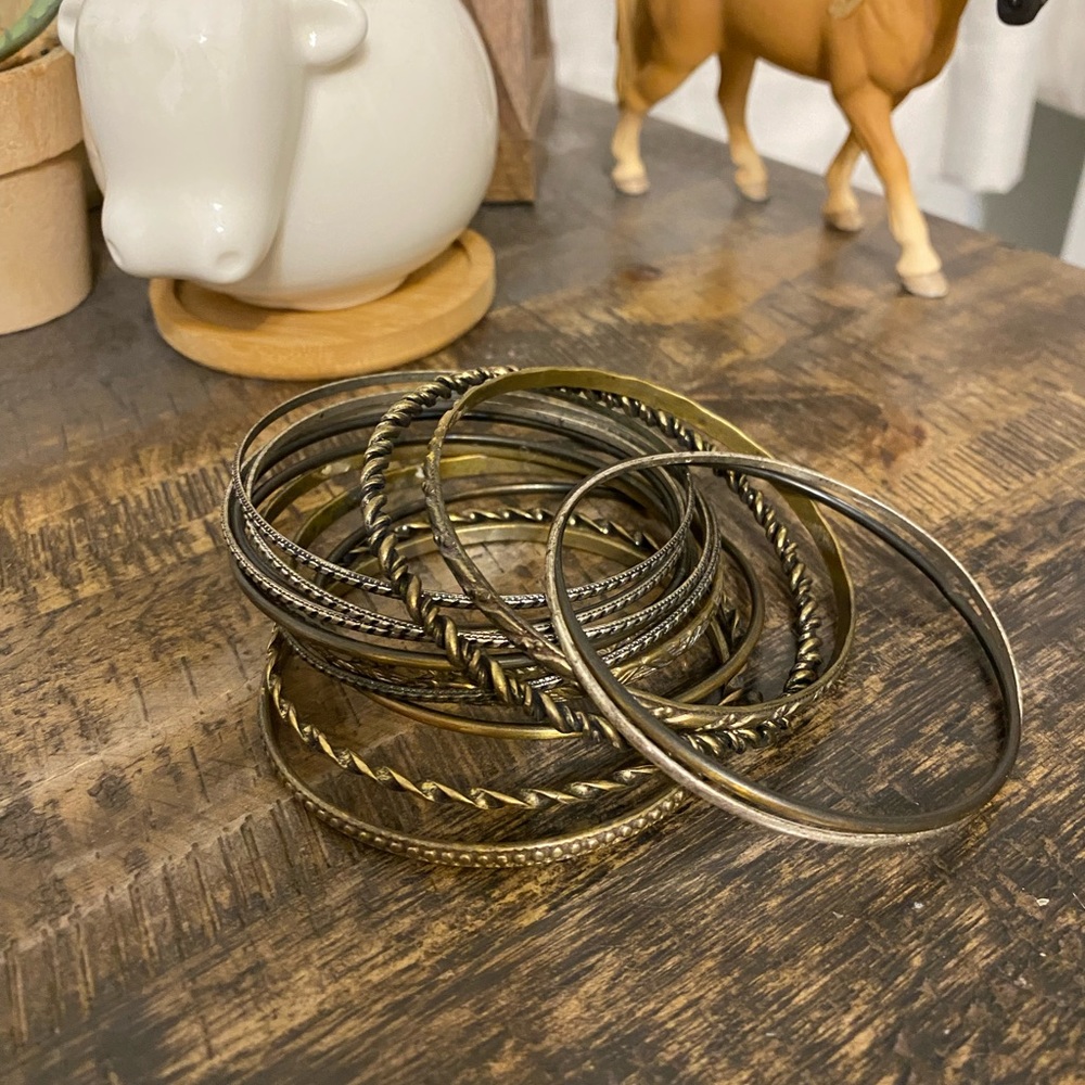 • set of 15 bangles •